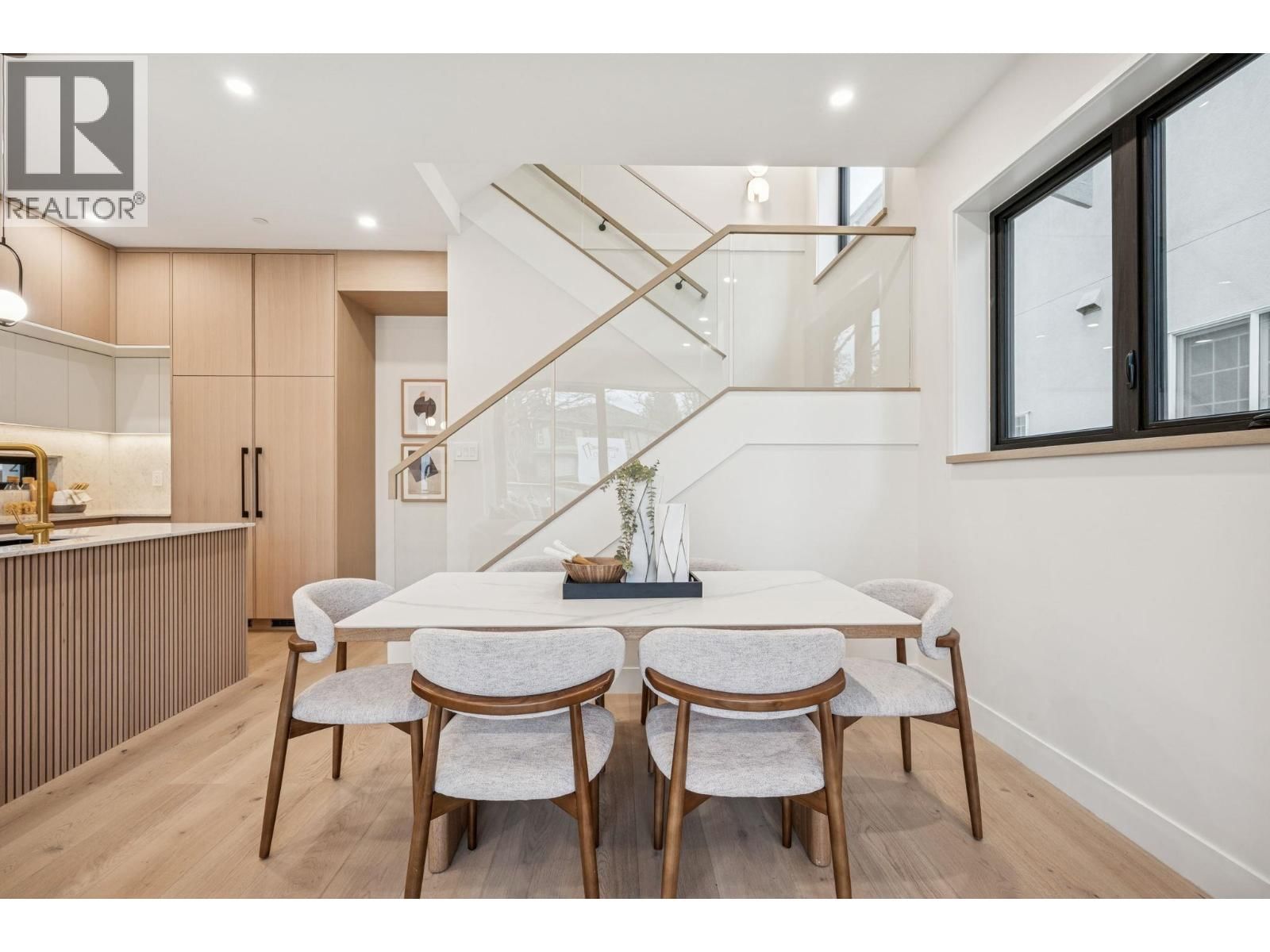 1 - 448 20 AVENUE Image 8