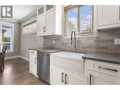 20417 HARTNELL Avenue | Maple Ridge British Columbia | Slide Image Twelve