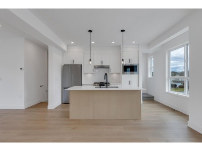 30501 ROBIN Drive | Abbotsford British Columbia | Slide Image One