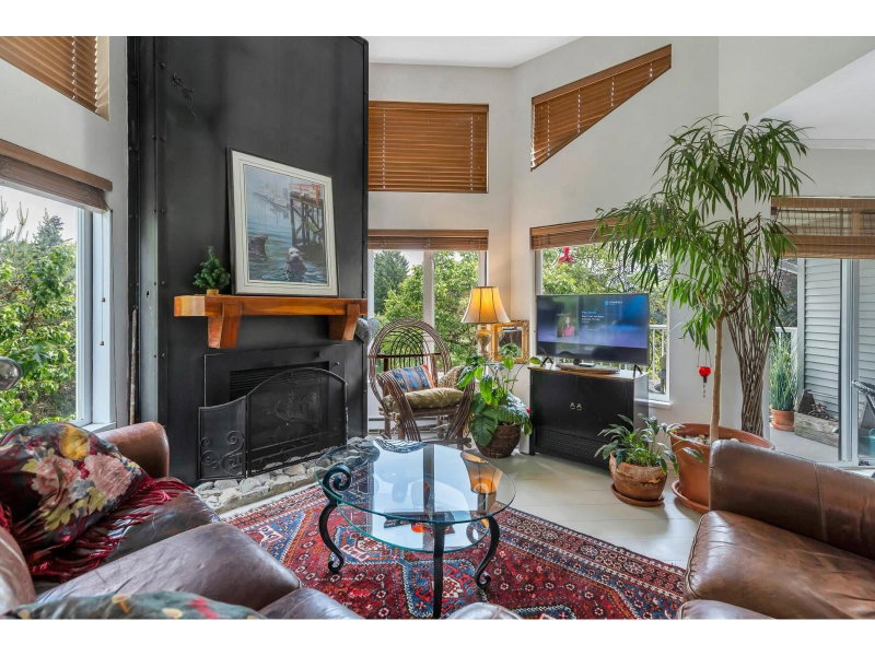 33669 2ND Avenue Mission British Columbia, V2V 8Z4 - 2 Bedrooms Condo For Sale