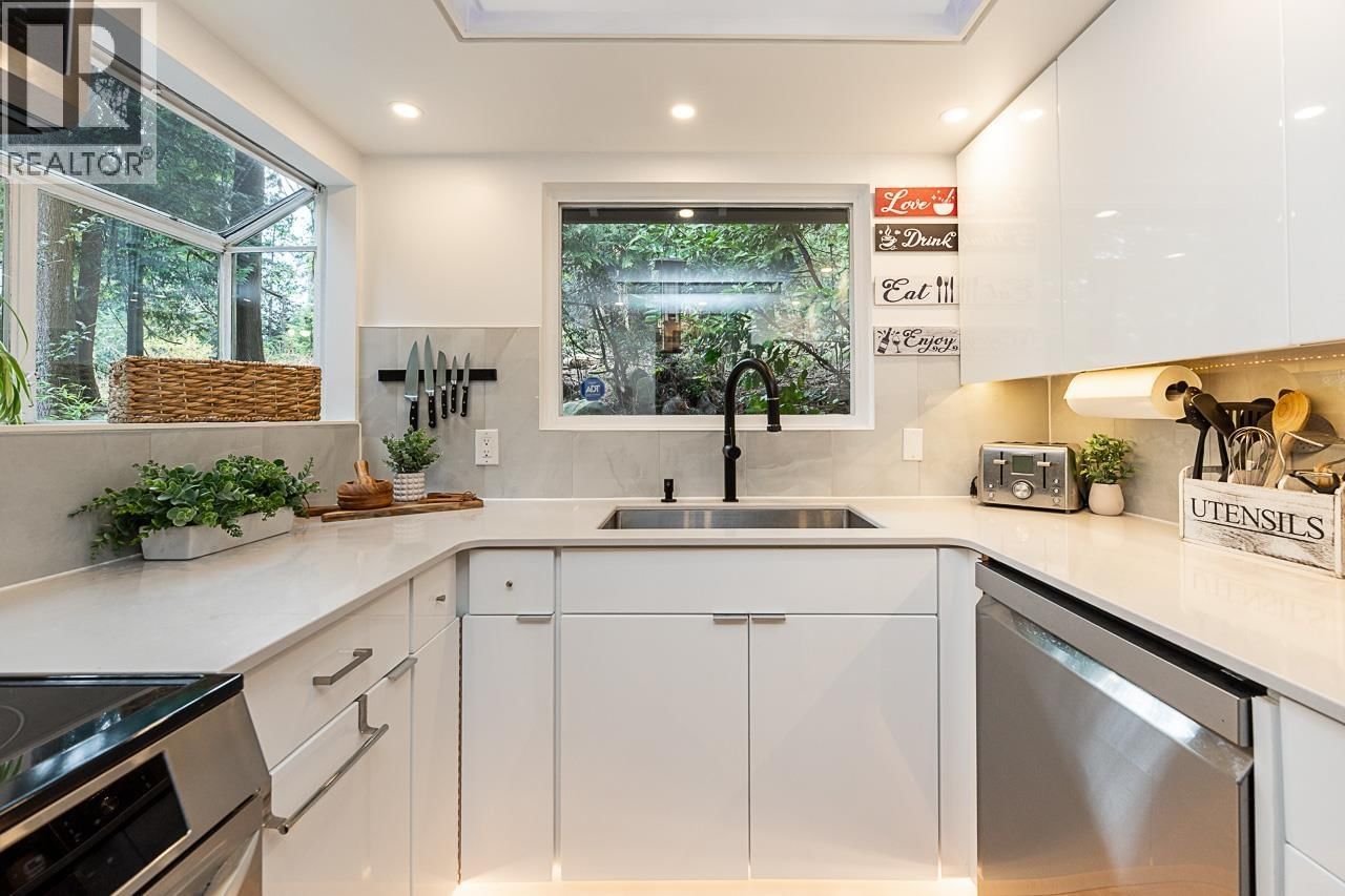 3398 WILLIAM AVENUE Image 9