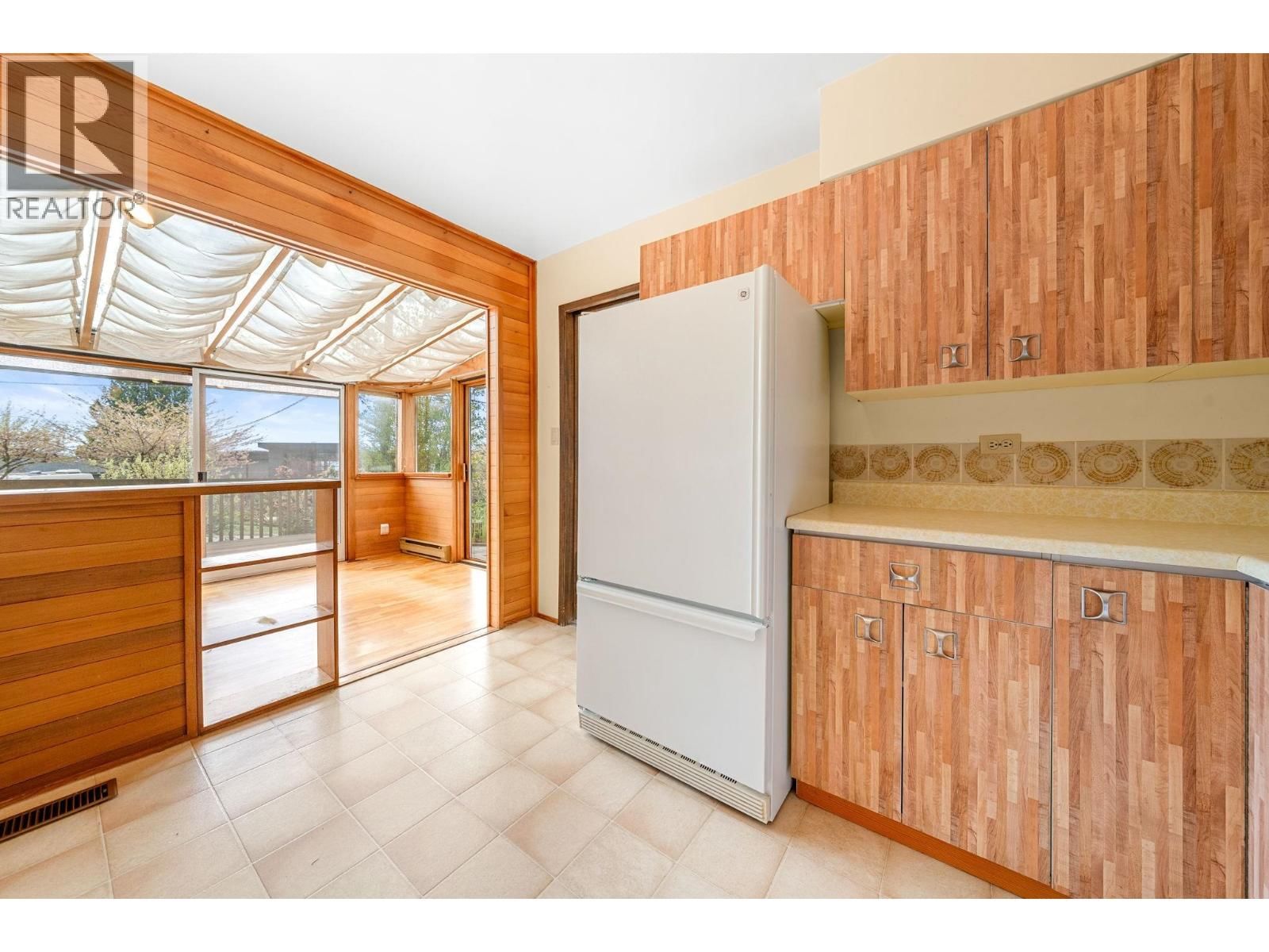 234 RONDOVAL CRESCENT Image 11