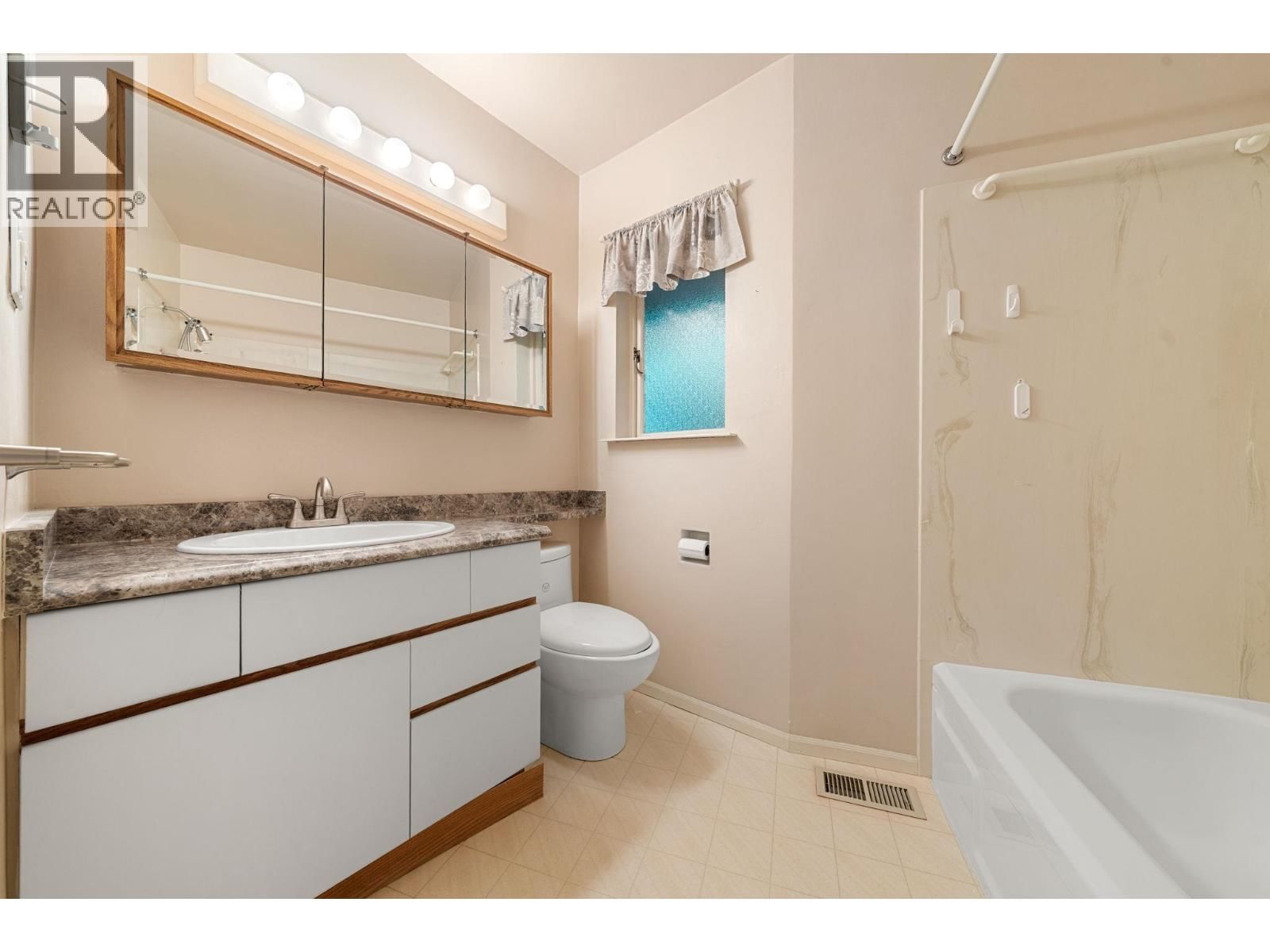 234 RONDOVAL CRESCENT Image 23