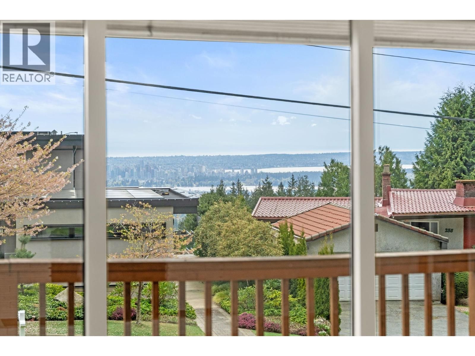 234 RONDOVAL CRESCENT Image 5