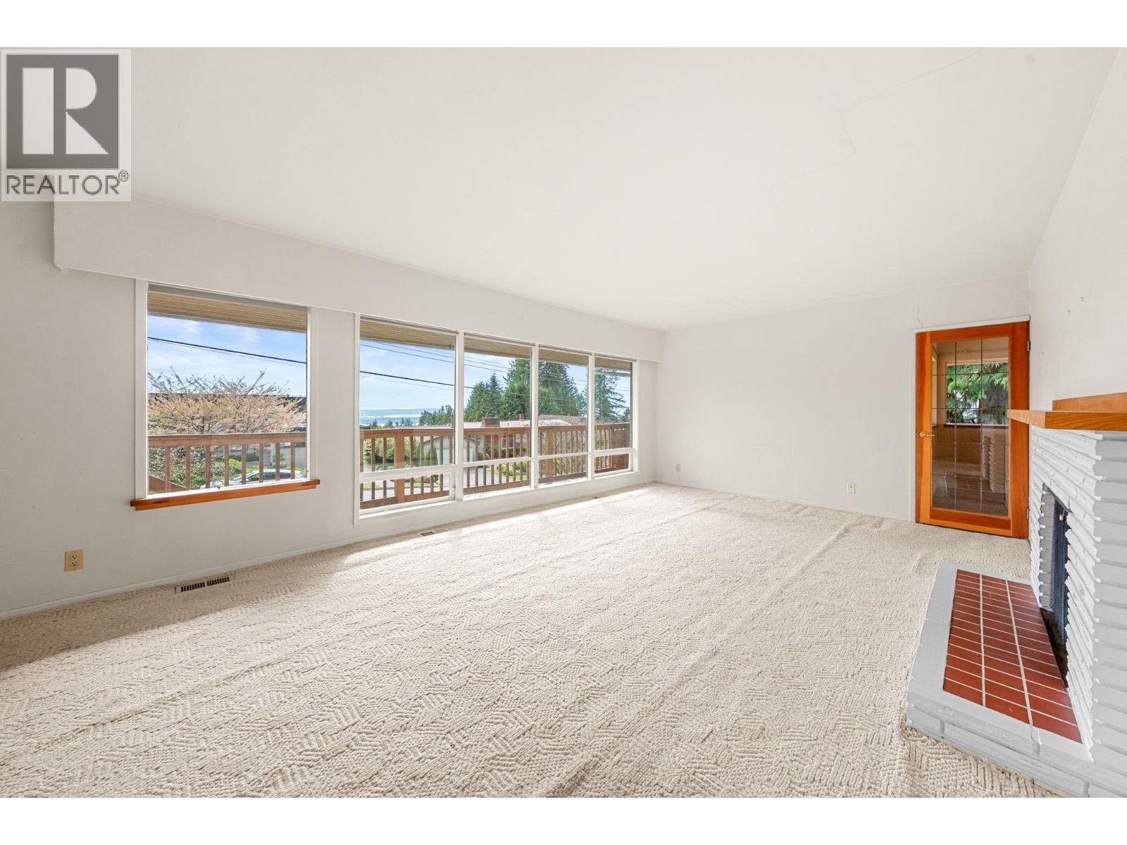 234 RONDOVAL CRESCENT Image 8