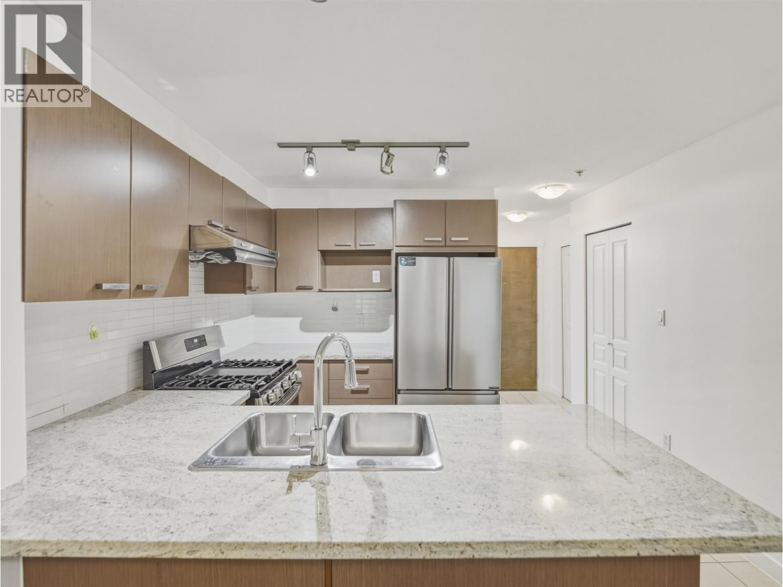 110 - 9399 TOMICKI AVENUE Image 6