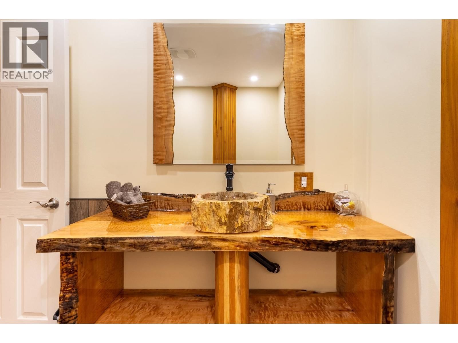 8099 NORTHWOOD ROAD Image 16