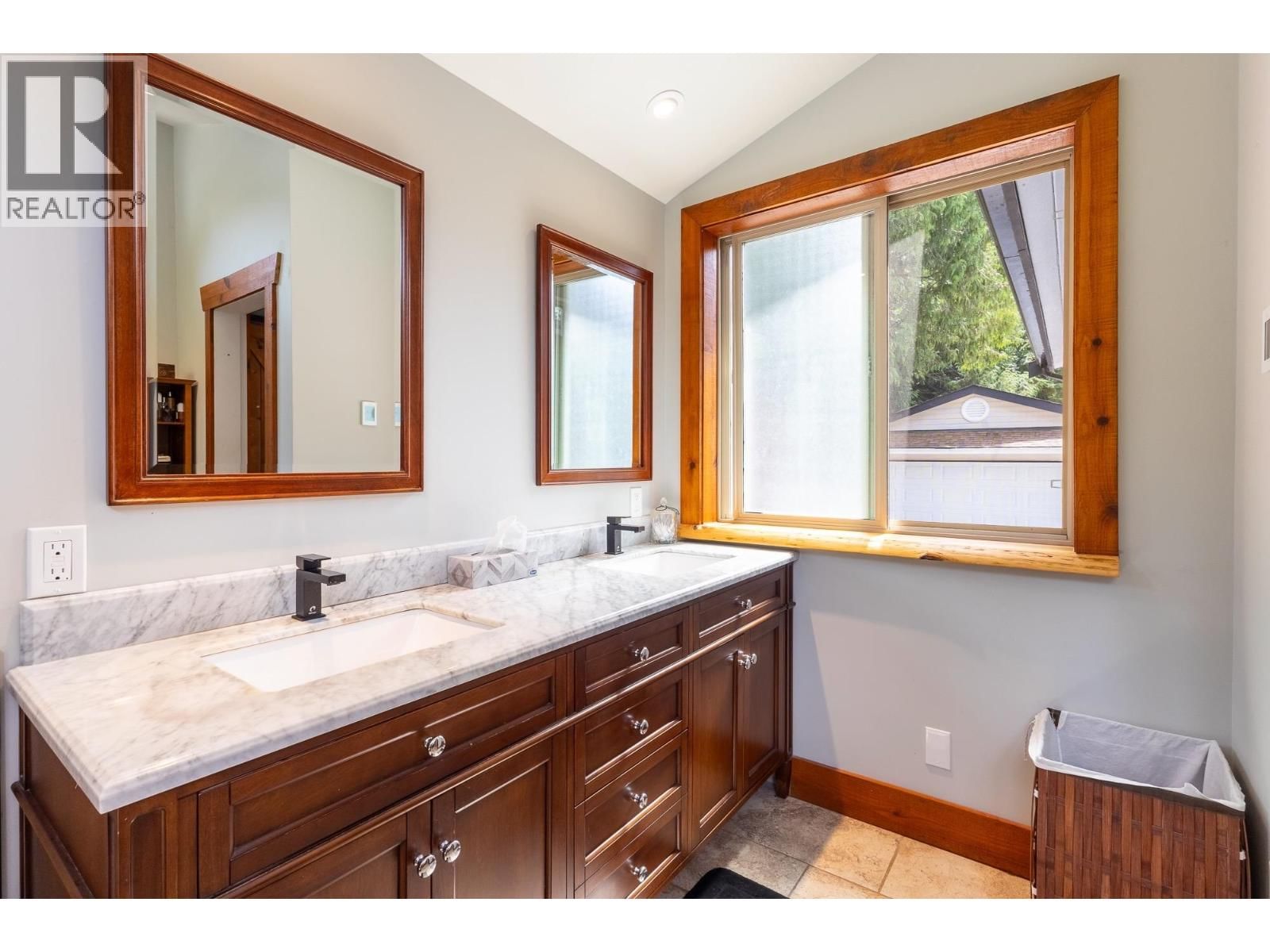 8099 NORTHWOOD ROAD Image 17