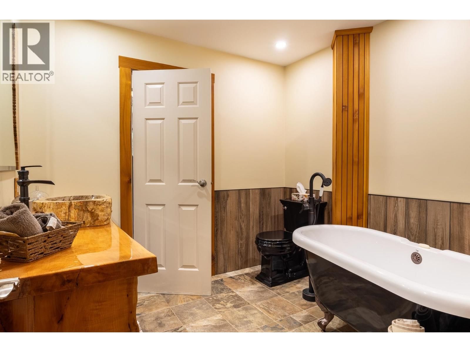 8099 NORTHWOOD ROAD Image 18