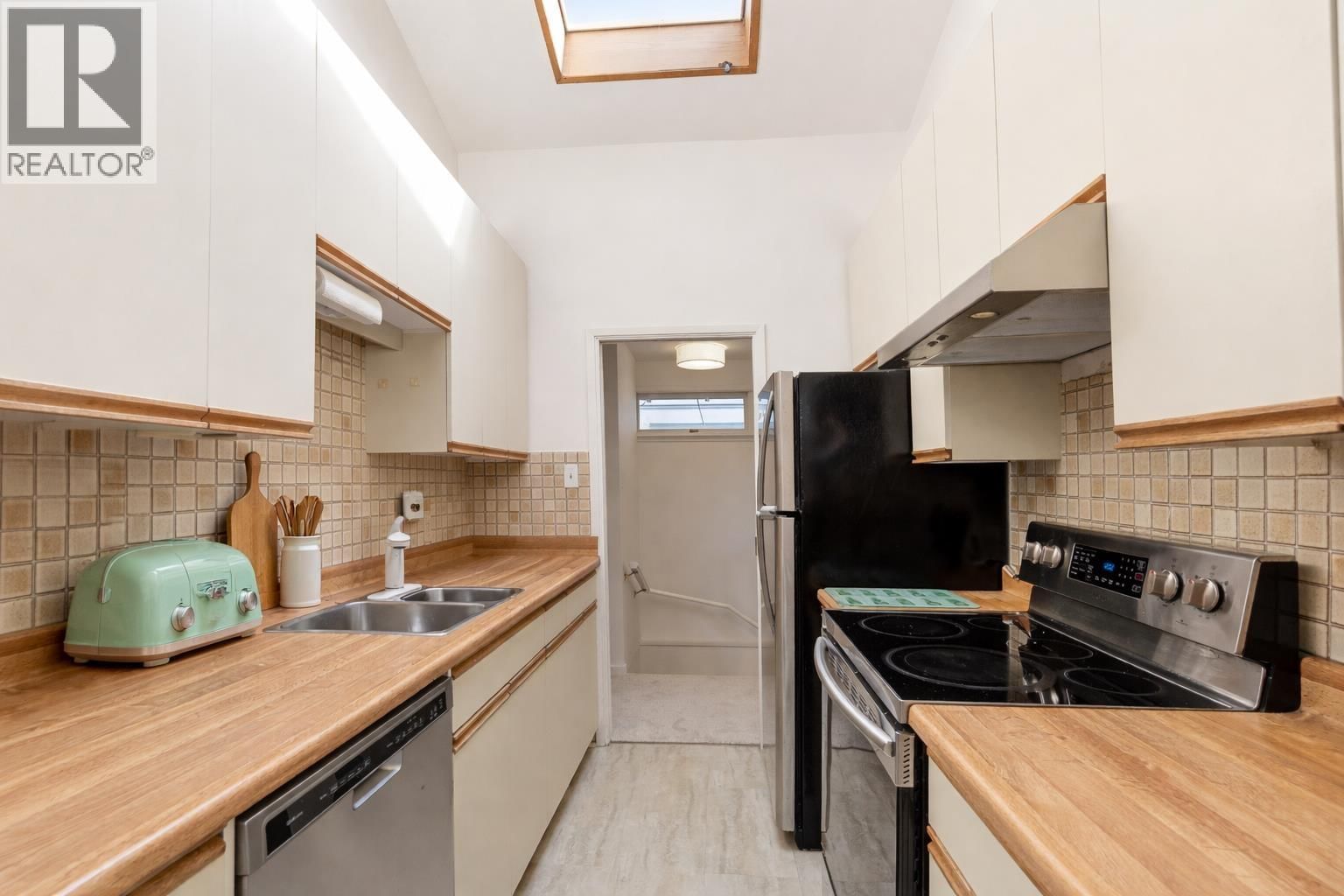 2493 HAYWOOD AVENUE Image 16