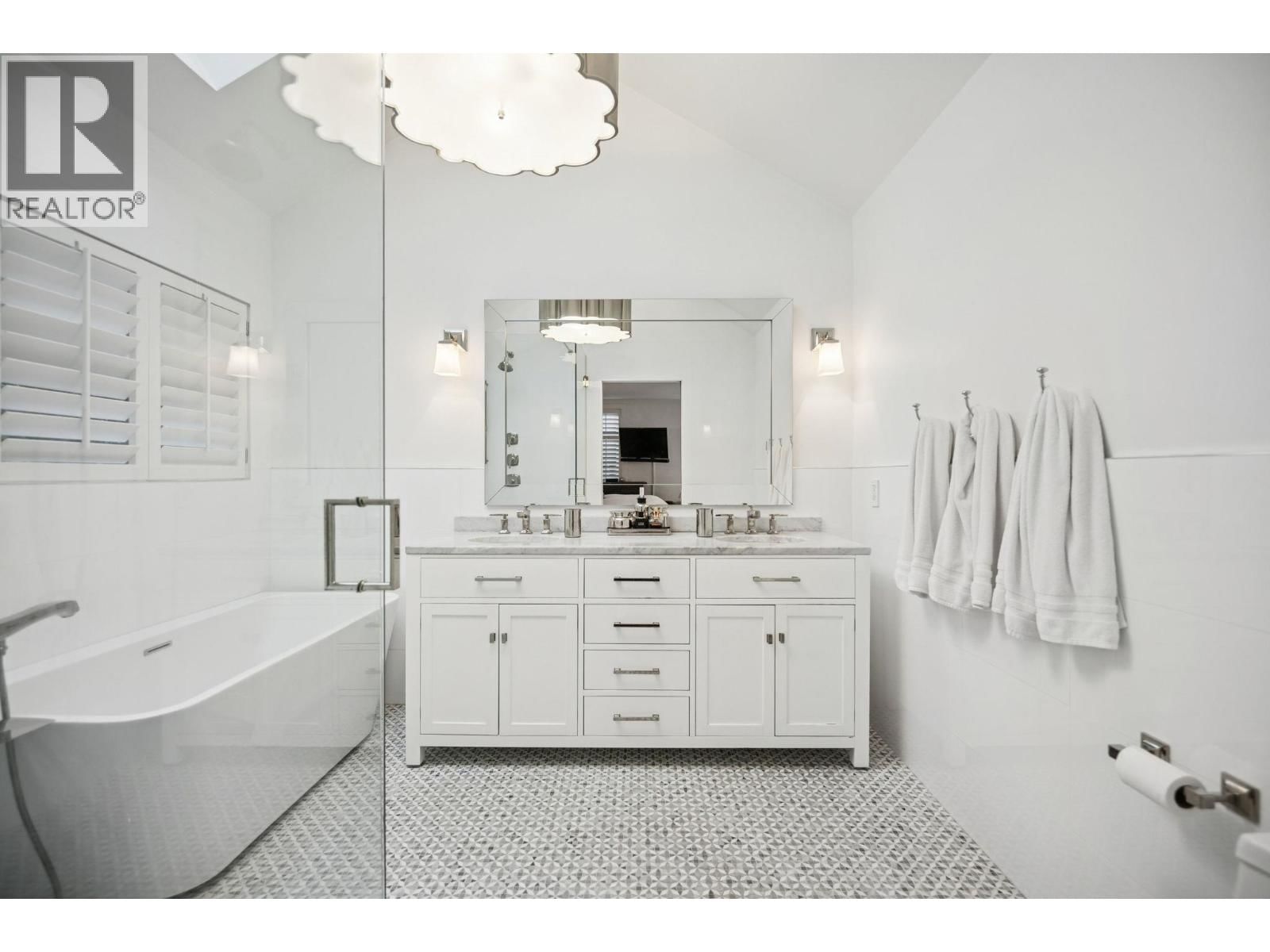 3814 11 AVENUE Image 19