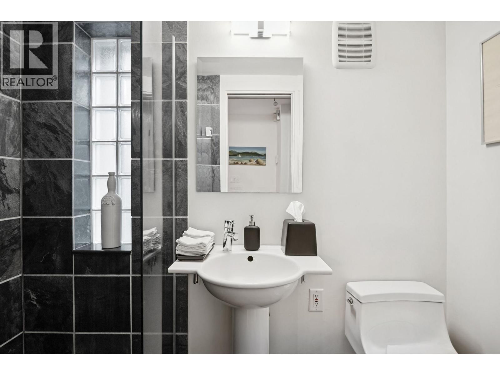 3814 11 AVENUE Image 23