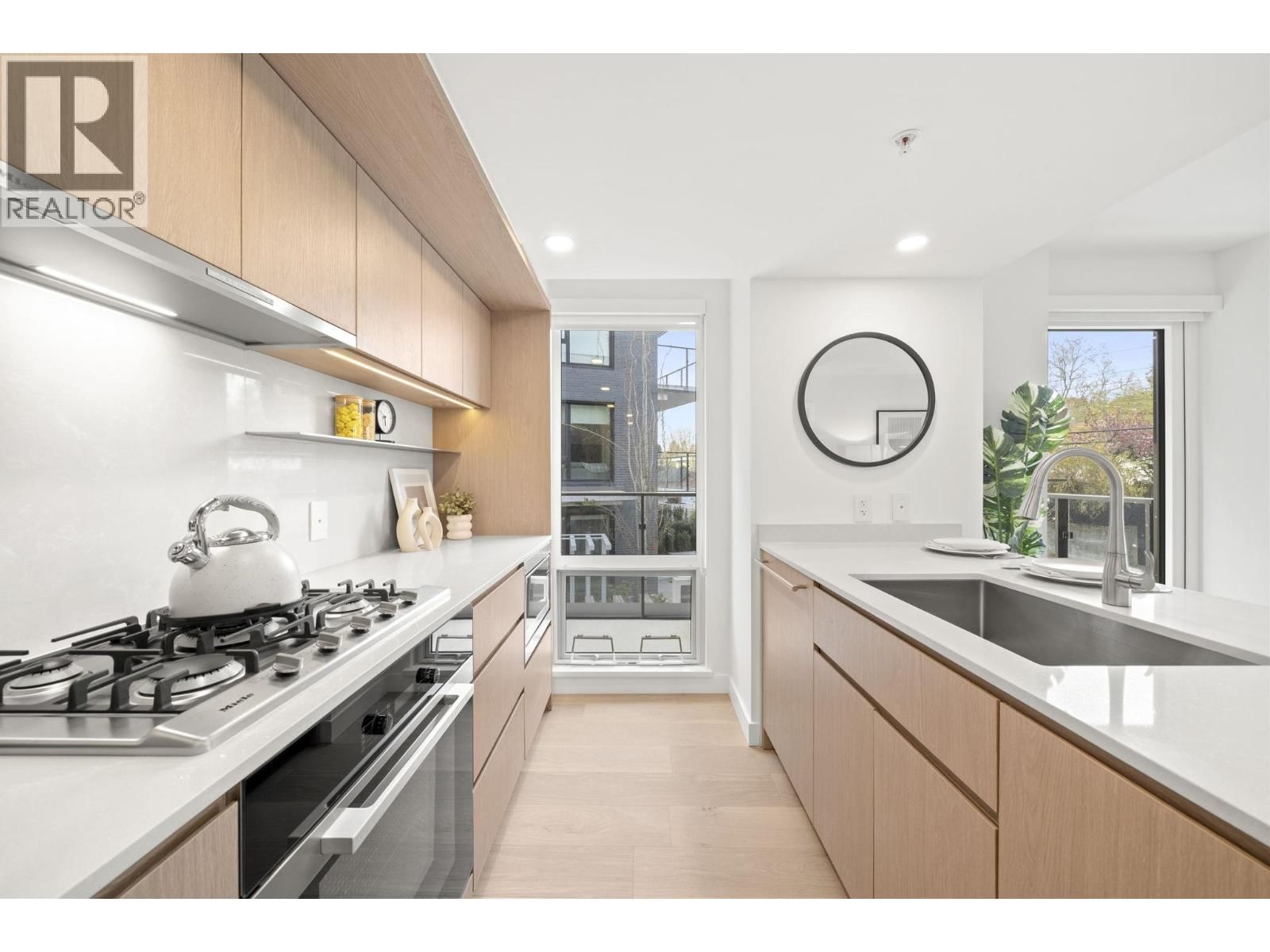 106 - 5212 CAMBIE STREET Image 12