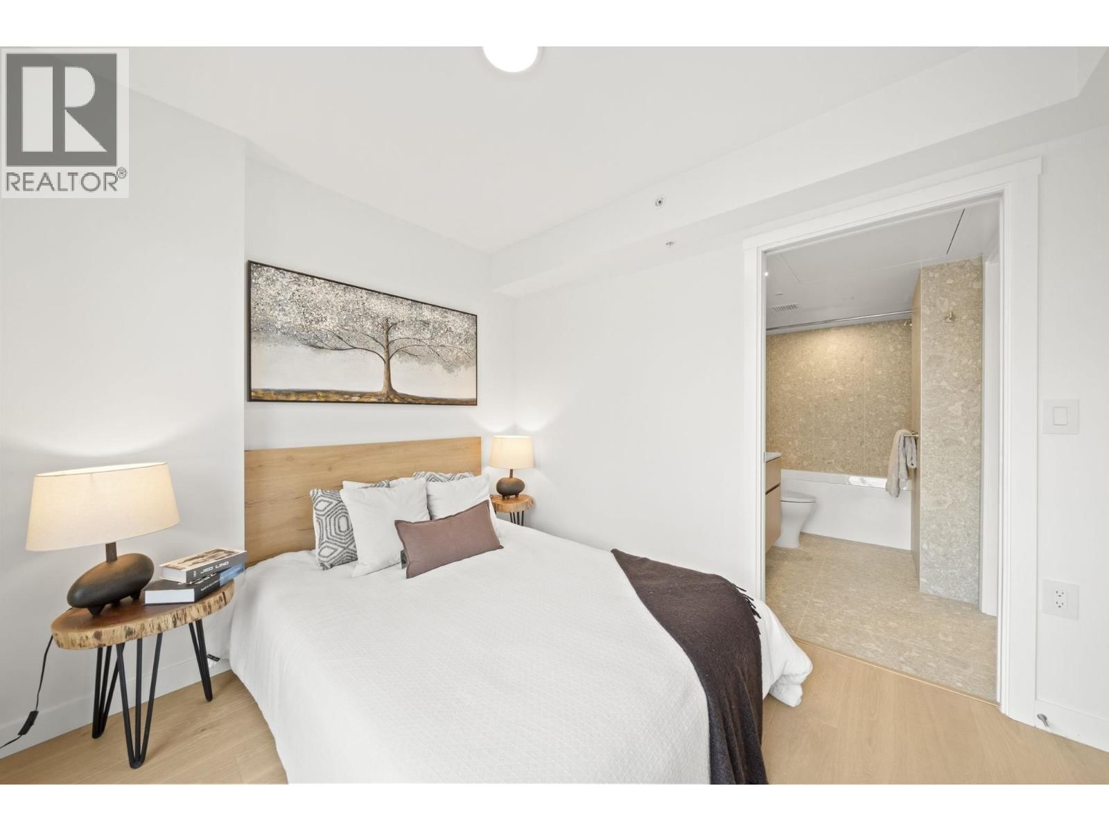 106 - 5212 CAMBIE STREET Image 14