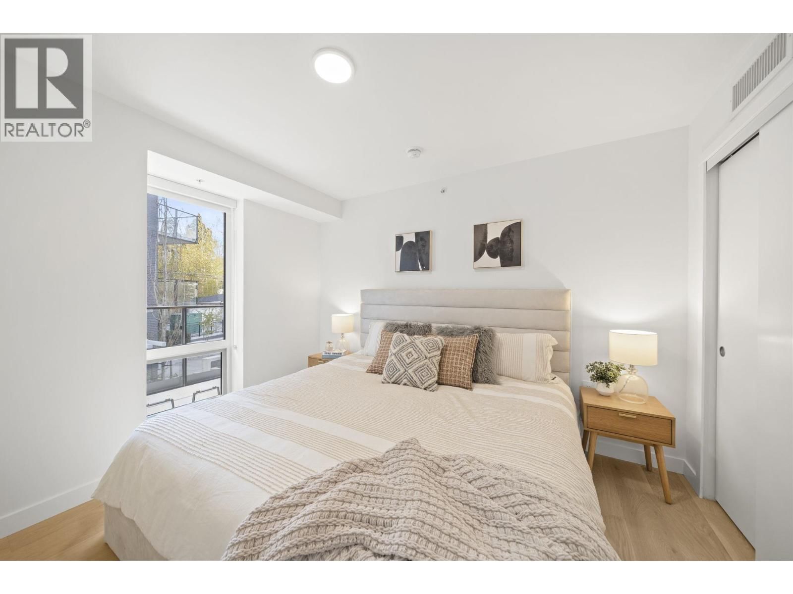 106 - 5212 CAMBIE STREET Image 16