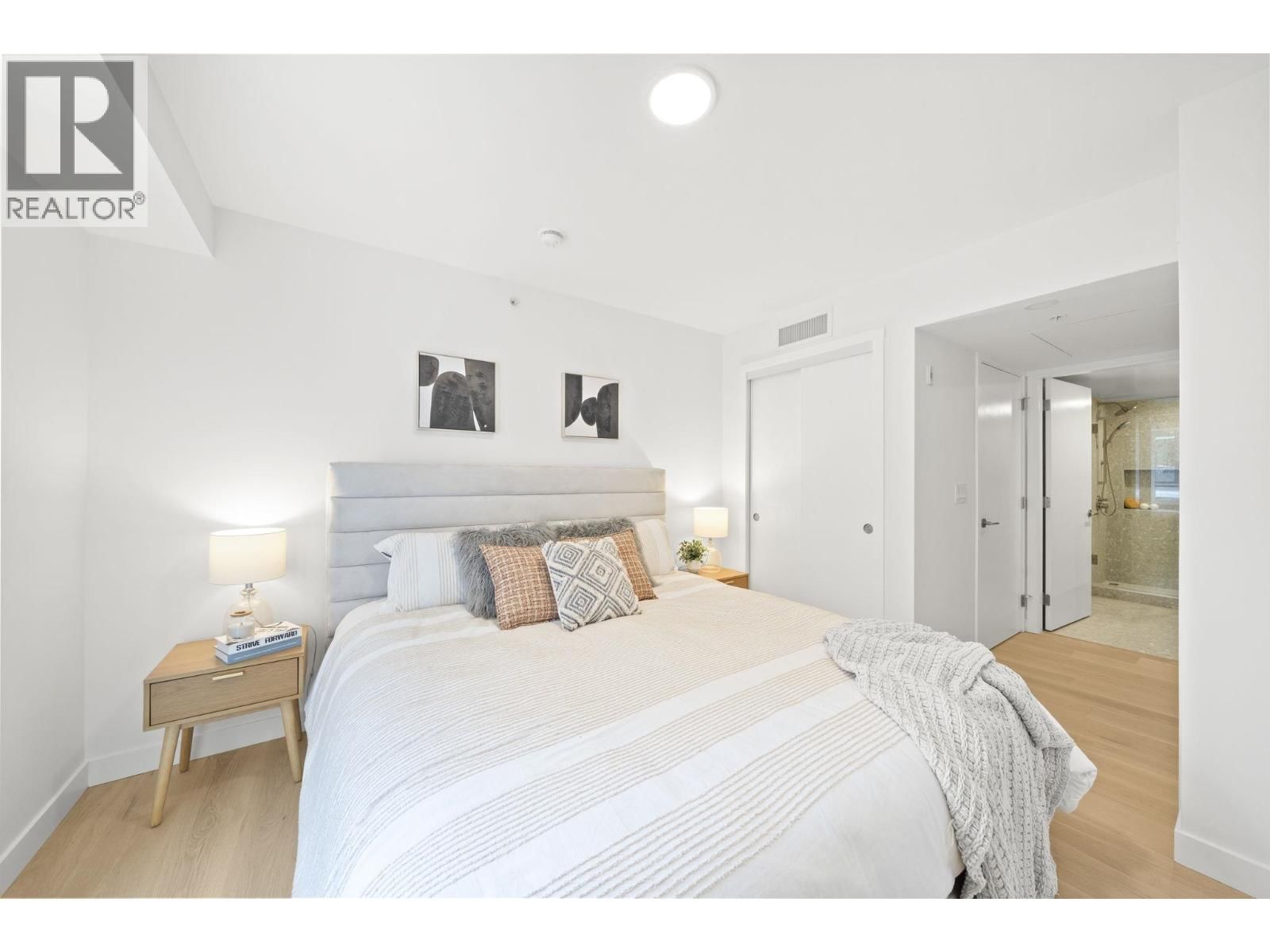 106 - 5212 CAMBIE STREET Image 17