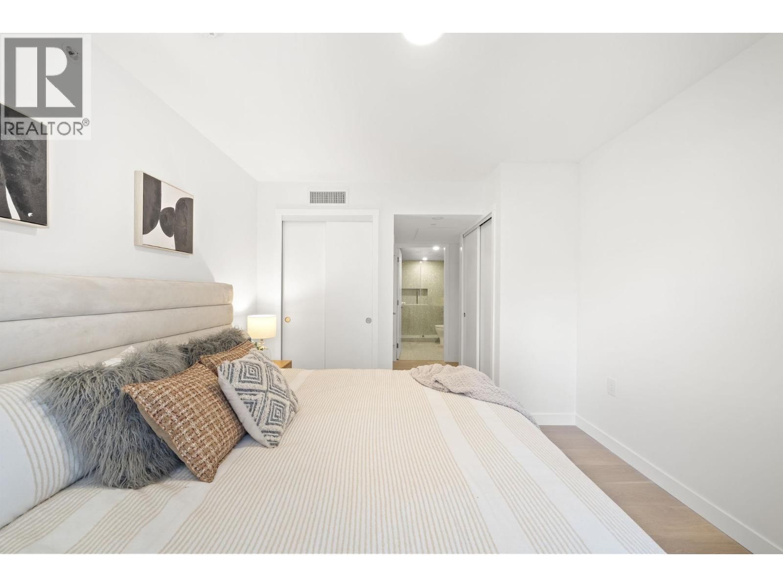 106 - 5212 CAMBIE STREET Image 18