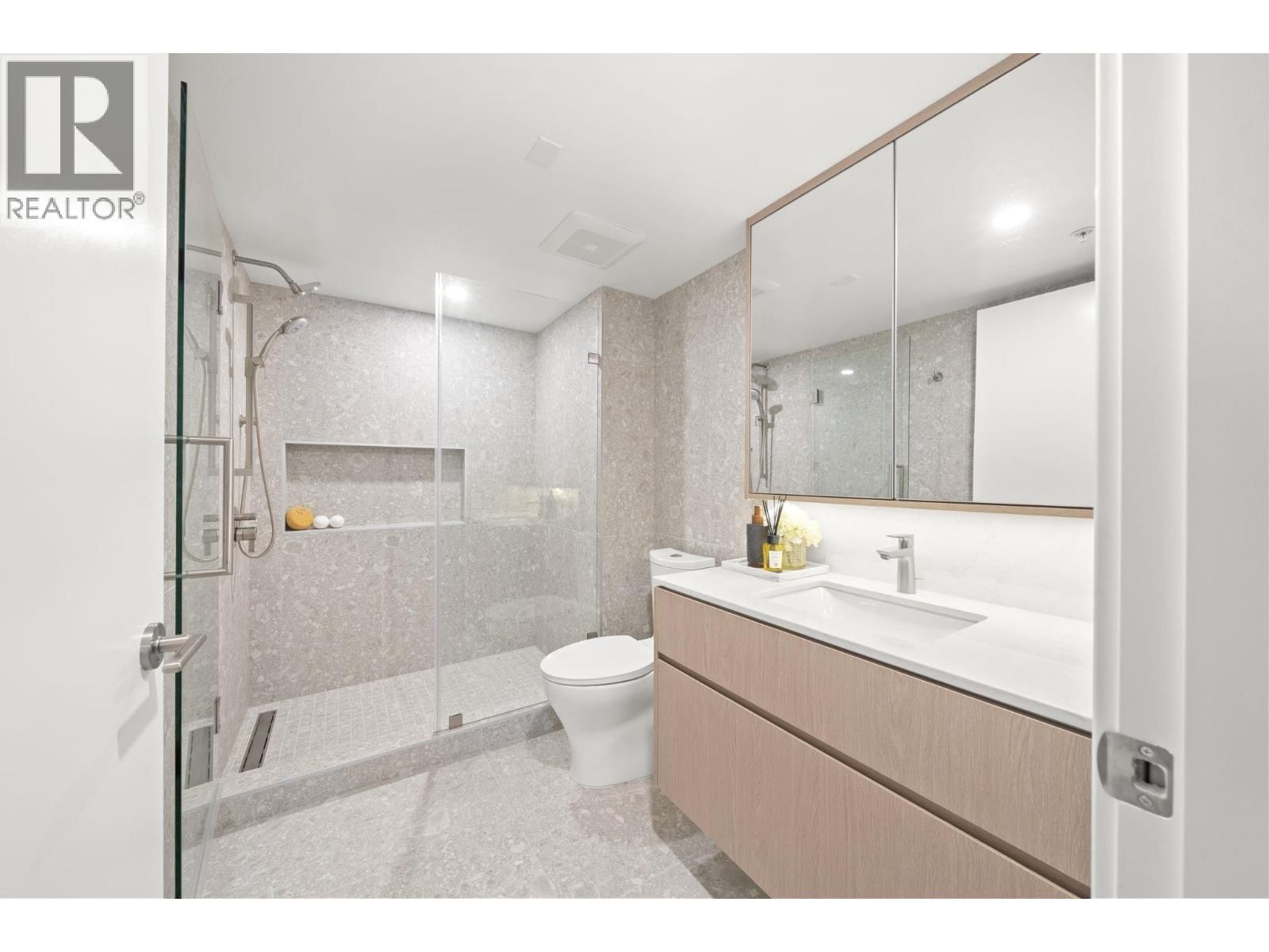 106 - 5212 CAMBIE STREET Image 19