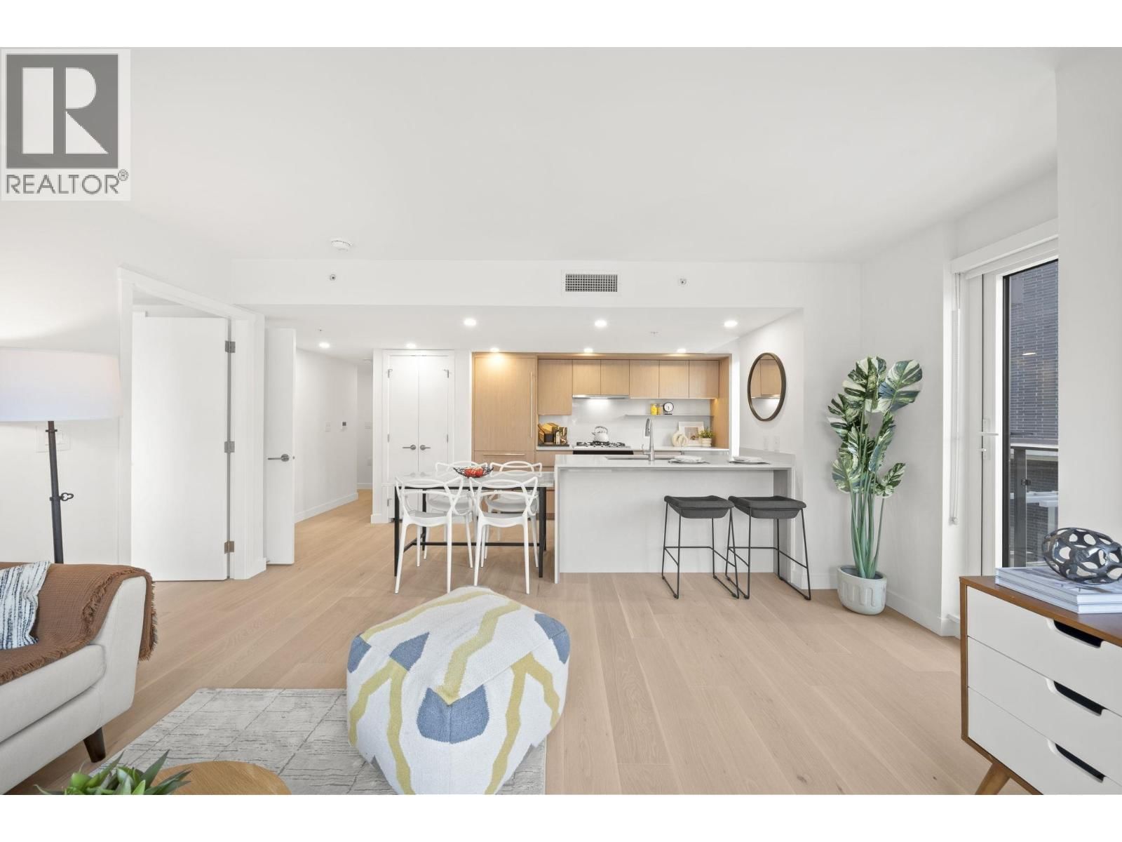 106 - 5212 CAMBIE STREET Image 2