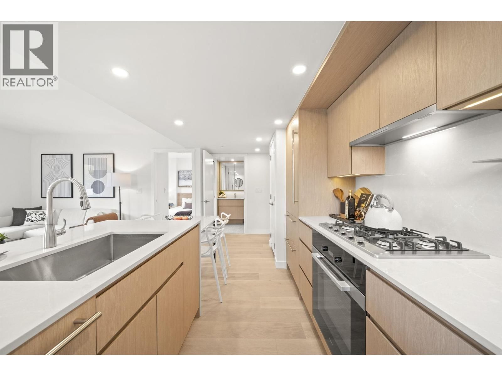 106 - 5212 CAMBIE STREET Image 8