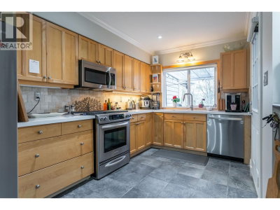 5823 HIGHFIELD Drive | Burnaby British Columbia | Slide Image Six