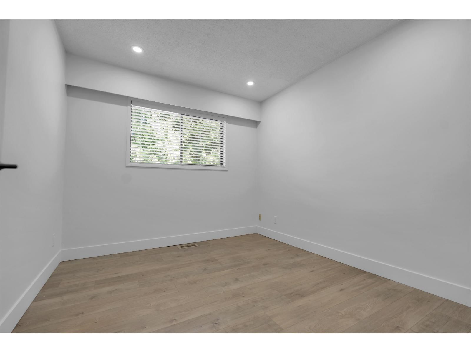 2803 BABICH STREET Image 18