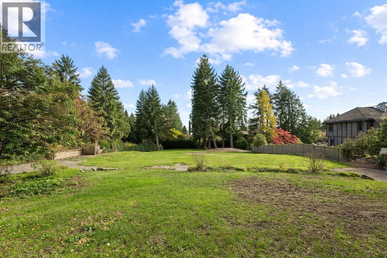 2976 PALMERSTON AVENUE Image 11