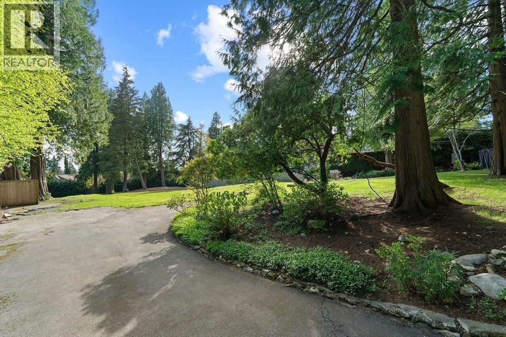 2976 PALMERSTON AVENUE Image 12