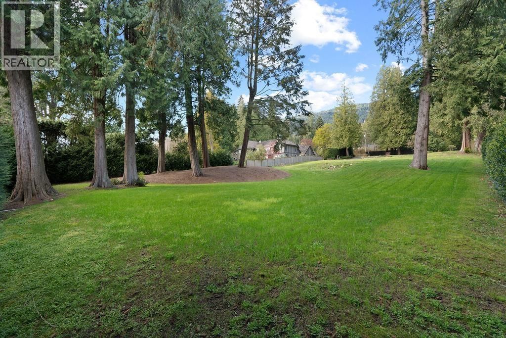 2976 PALMERSTON AVENUE Image 21