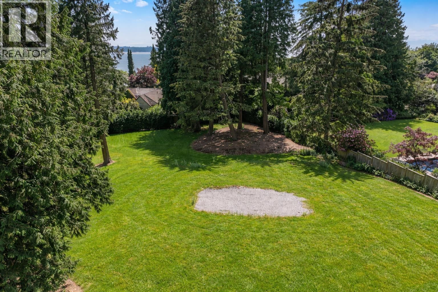 2976 PALMERSTON AVENUE Image 6