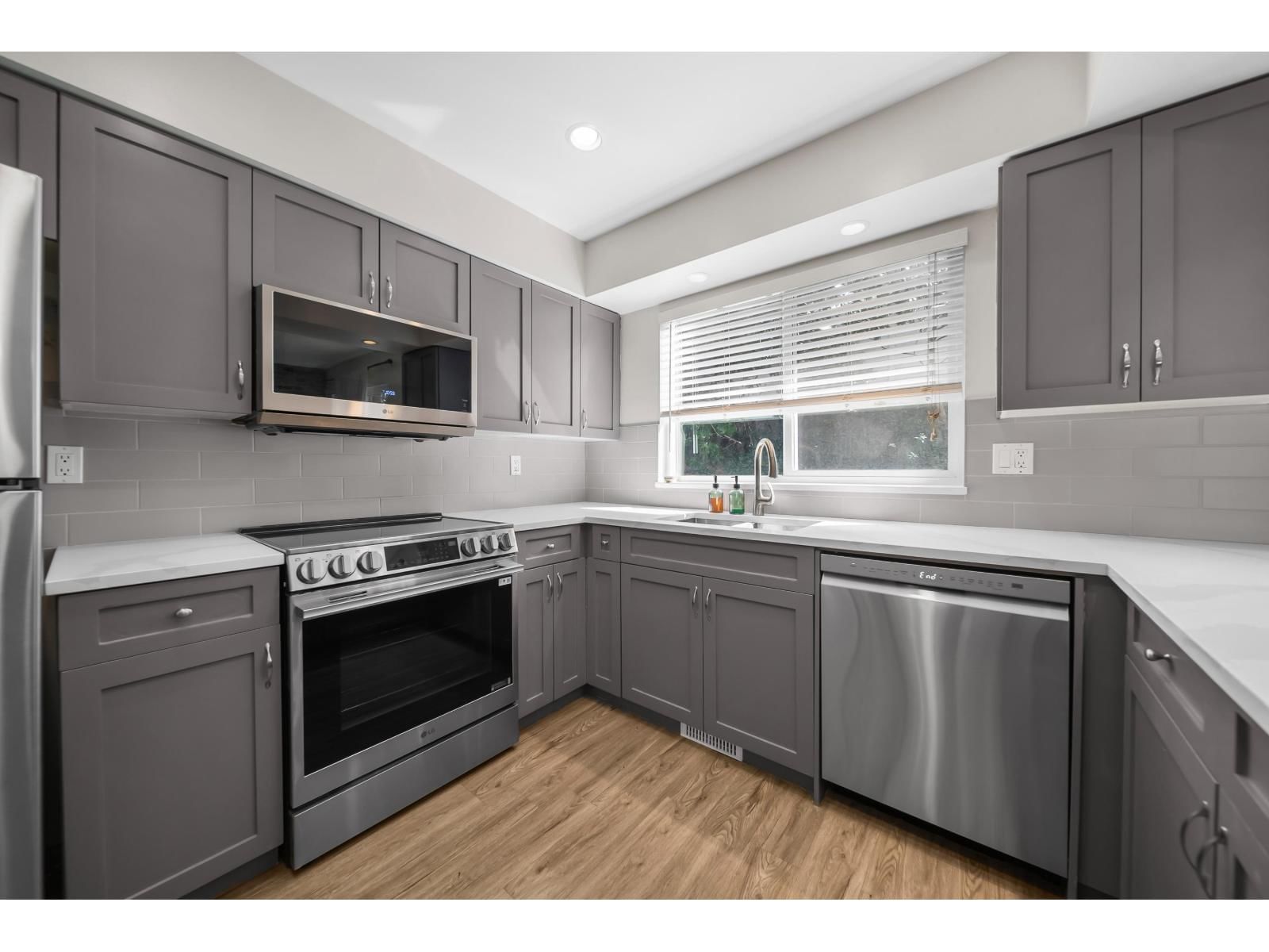 69 - 3087 IMMEL STREET Image 10