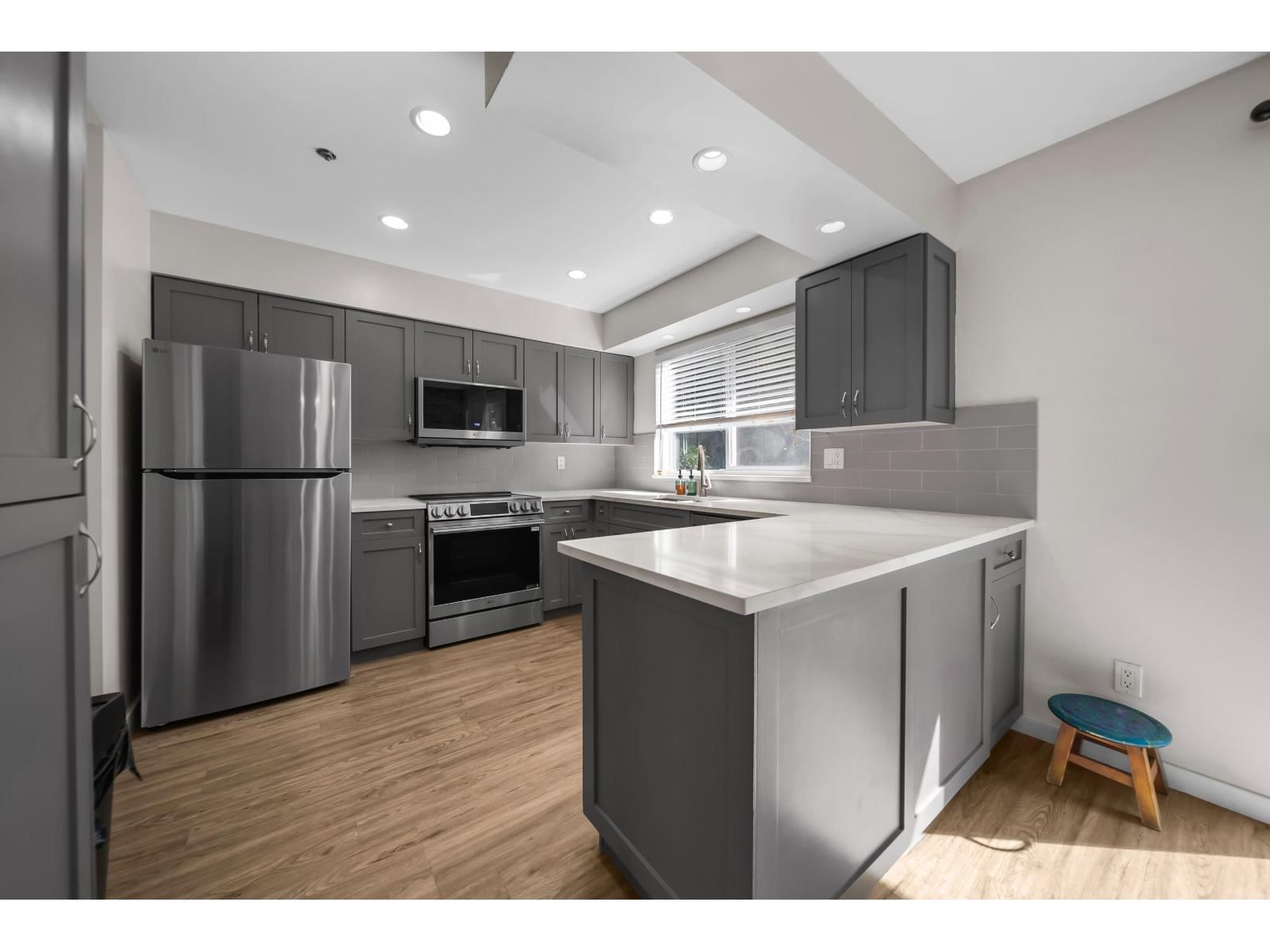 69 - 3087 IMMEL STREET Image 7