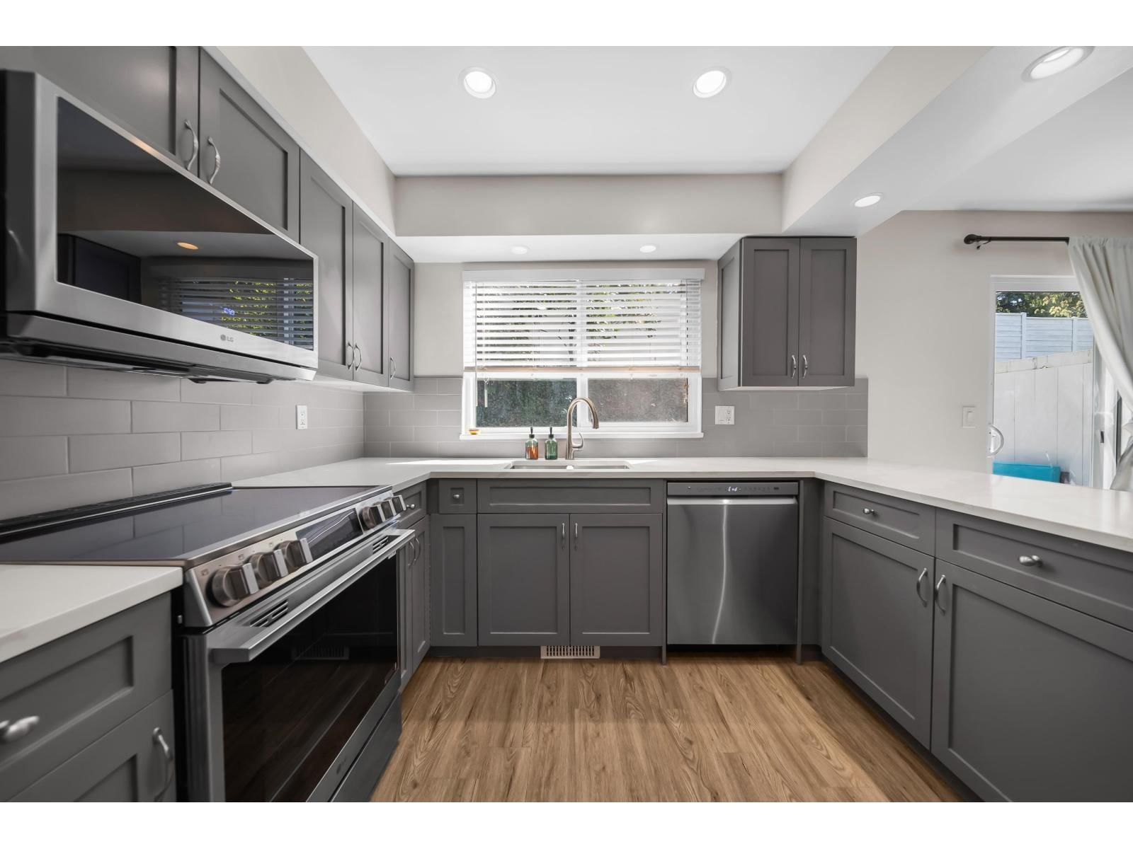 69 - 3087 IMMEL STREET Image 8