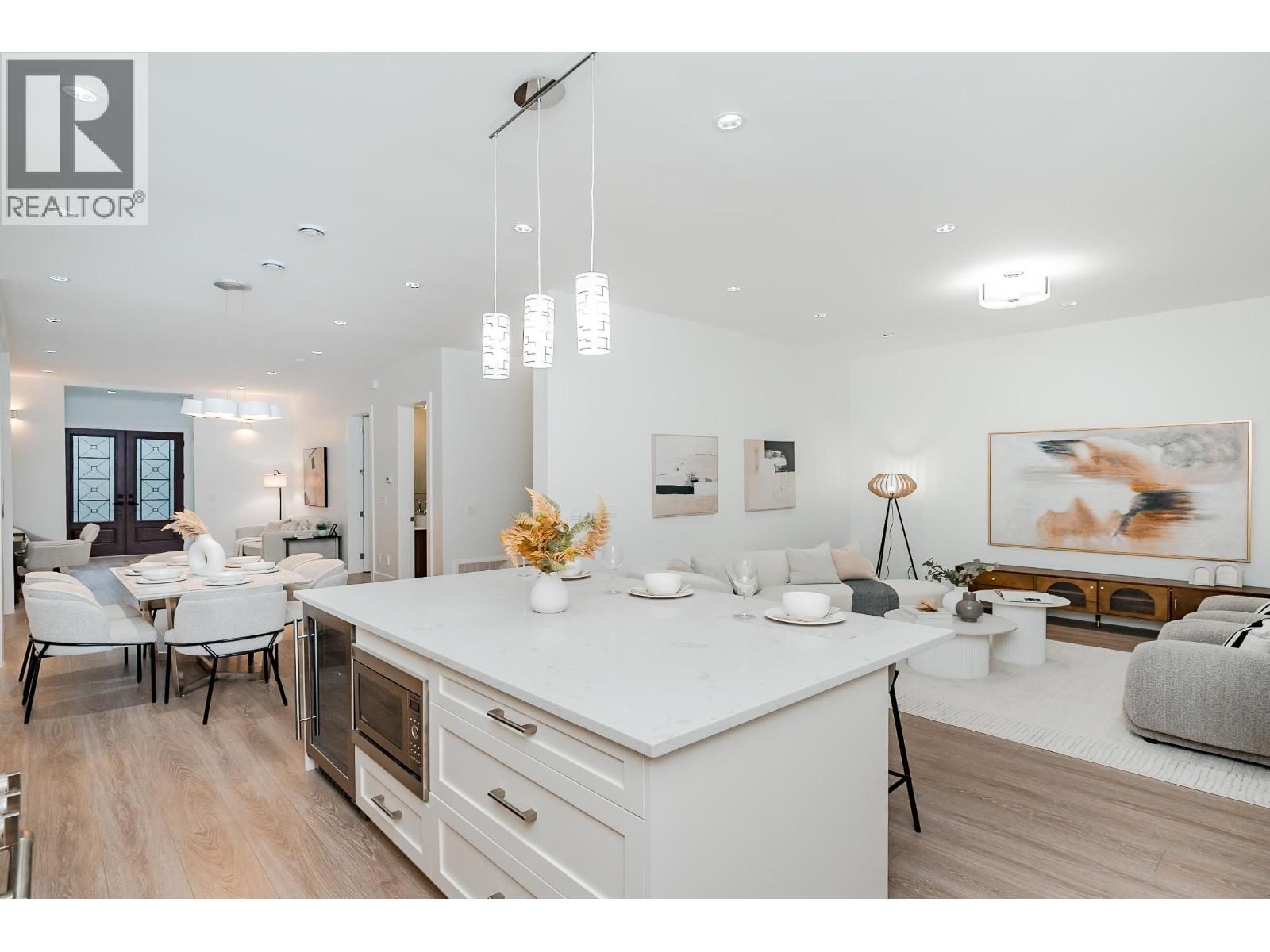 69 - 3295 SUNNYSIDE ROAD Image 13