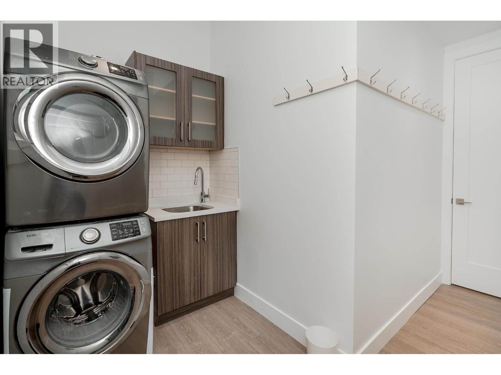 69 - 3295 SUNNYSIDE ROAD Image 25