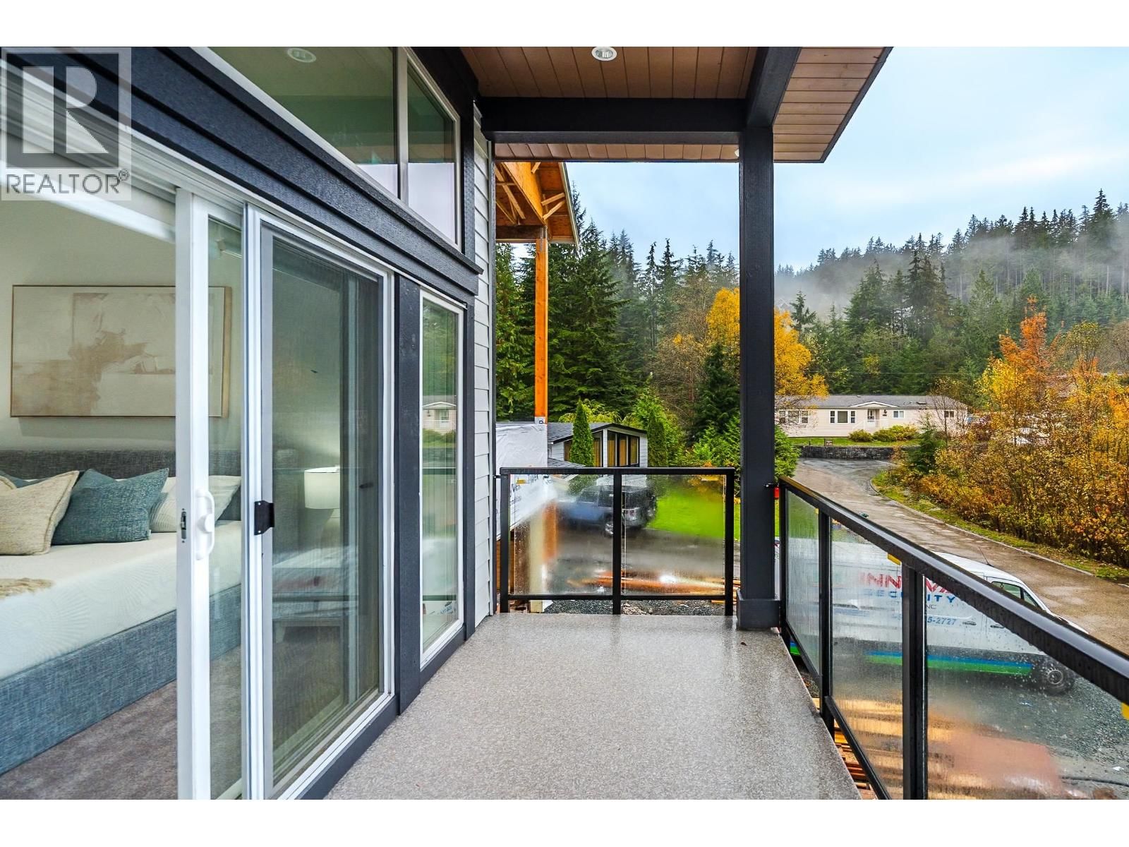 69 - 3295 SUNNYSIDE ROAD Image 36