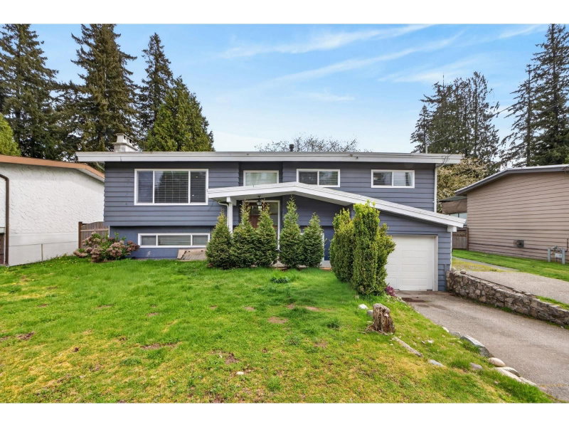 2924 OLD CLAYBURN Road Abbotsford British Columbia, V2S 4G7 - 6 Bedrooms Home For Sale