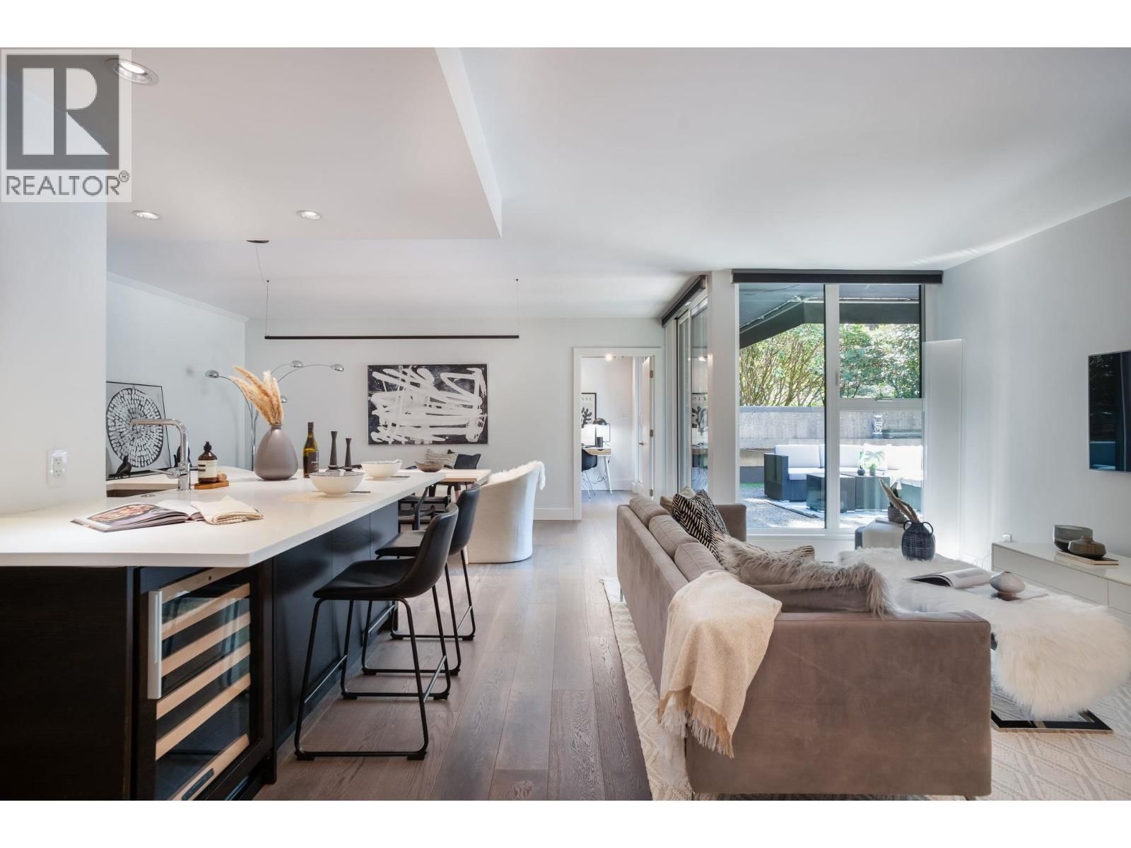 316 - 4900 CARTIER STREET Image 1