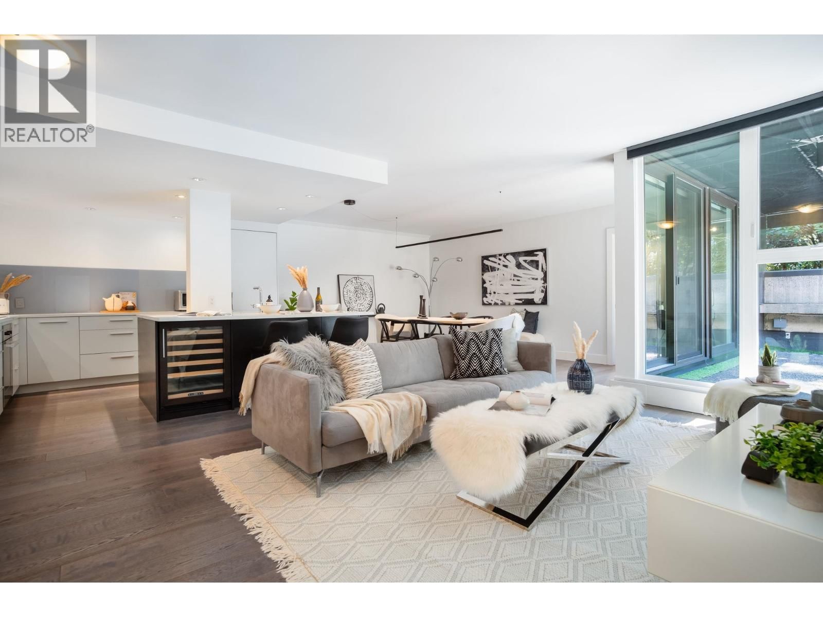 316 - 4900 CARTIER STREET Image 2