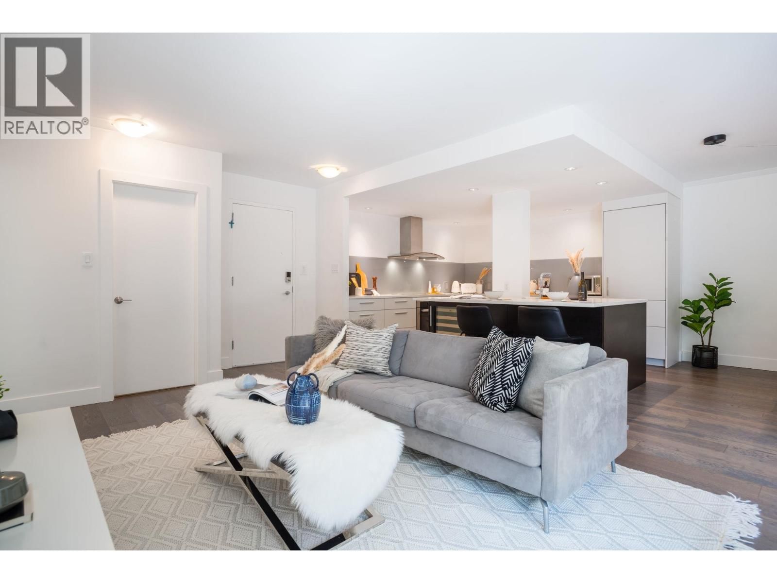 316 - 4900 CARTIER STREET Image 3