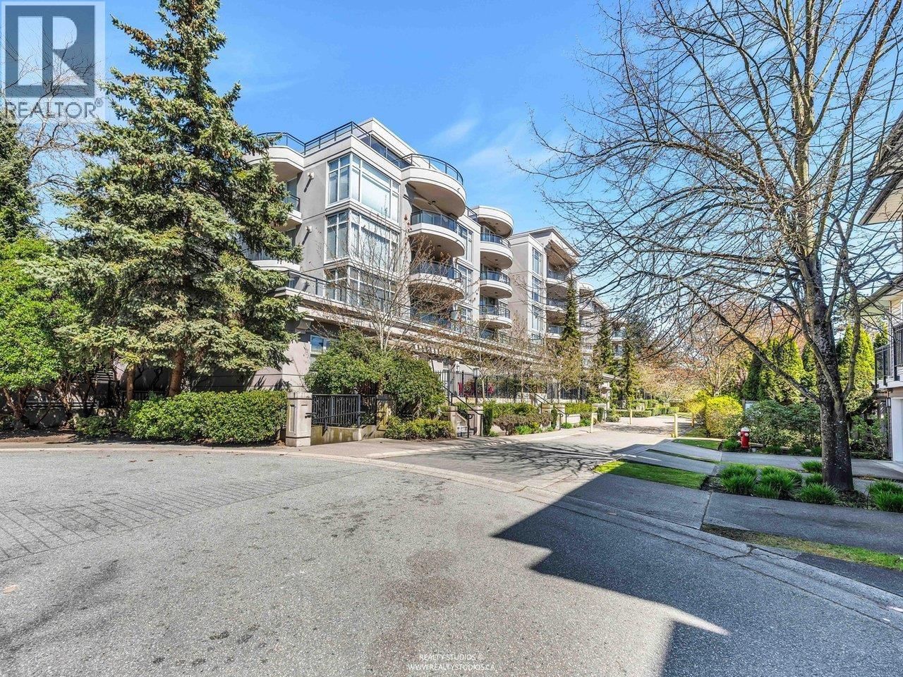8480 GRANVILLE Avenue, Richmond, British Columbia V6Y 4E8