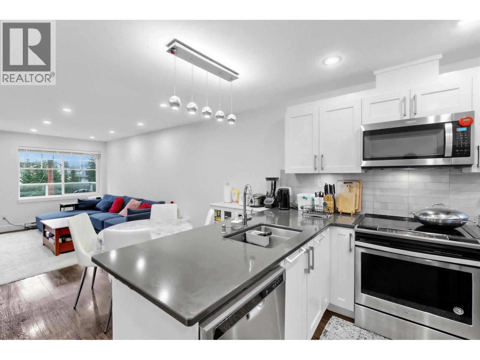 401 - 1990 WESTMINSTER AVENUE Image 3