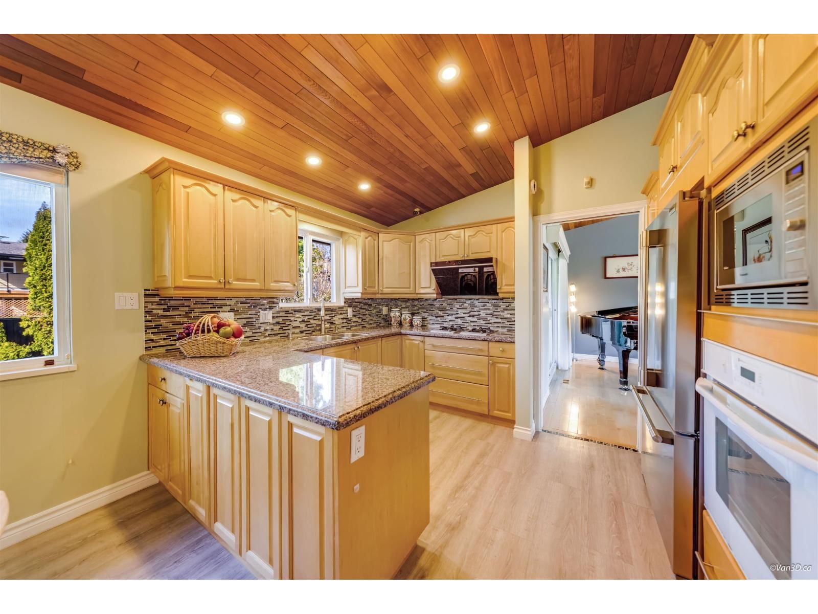 11761 CASCADE DRIVE Image 7