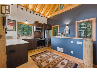8396 MOUNTAIN VIEW Drive | Whistler British Columbia | Slide Image Ten