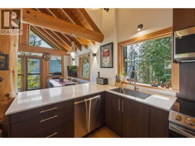 8396 MOUNTAIN VIEW Drive | Whistler British Columbia | Slide Image Twelve