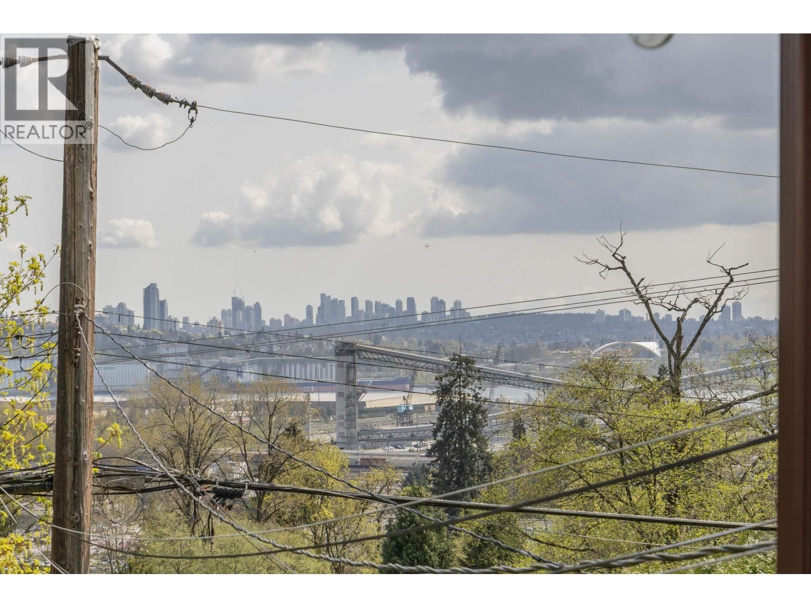 1119 CLOVERLEY STREET Image 16