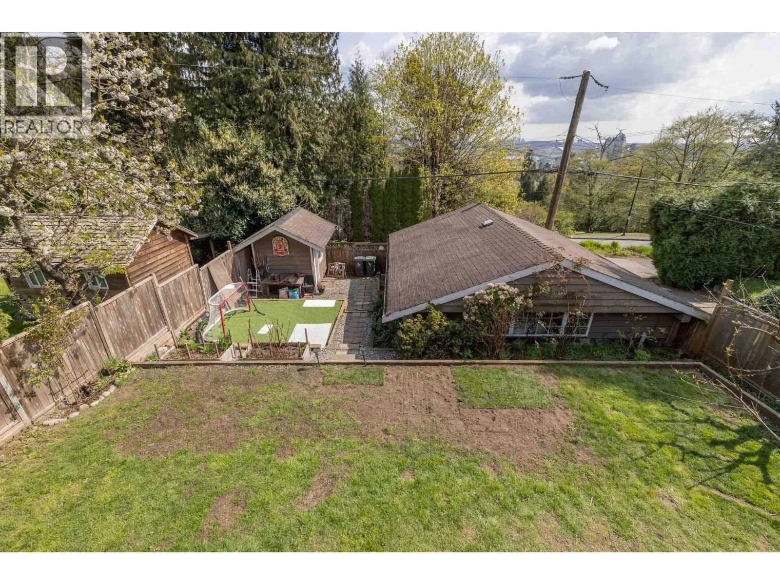 1119 CLOVERLEY STREET Image 17