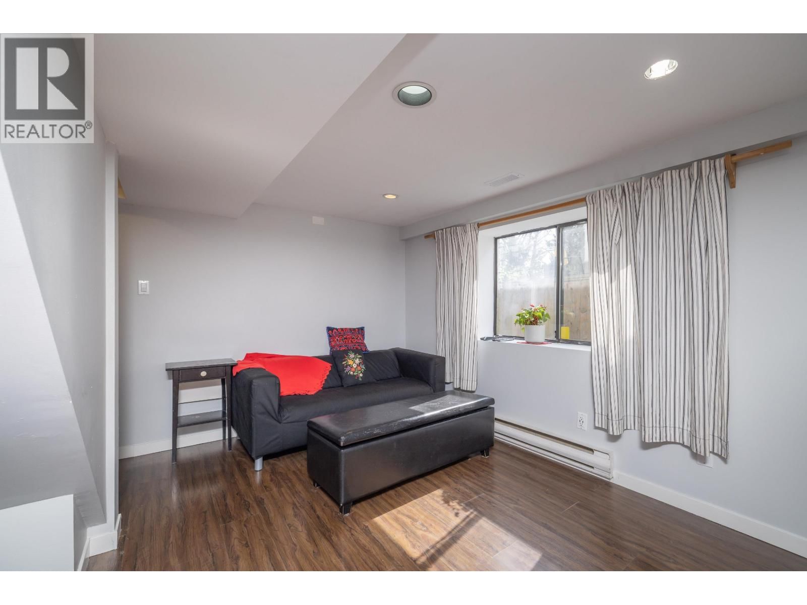 1119 CLOVERLEY STREET Image 19