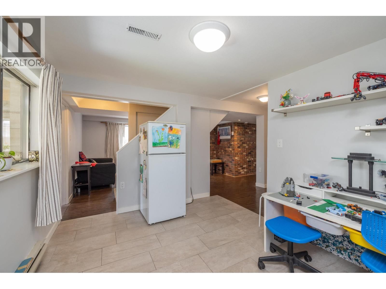 1119 CLOVERLEY STREET Image 20