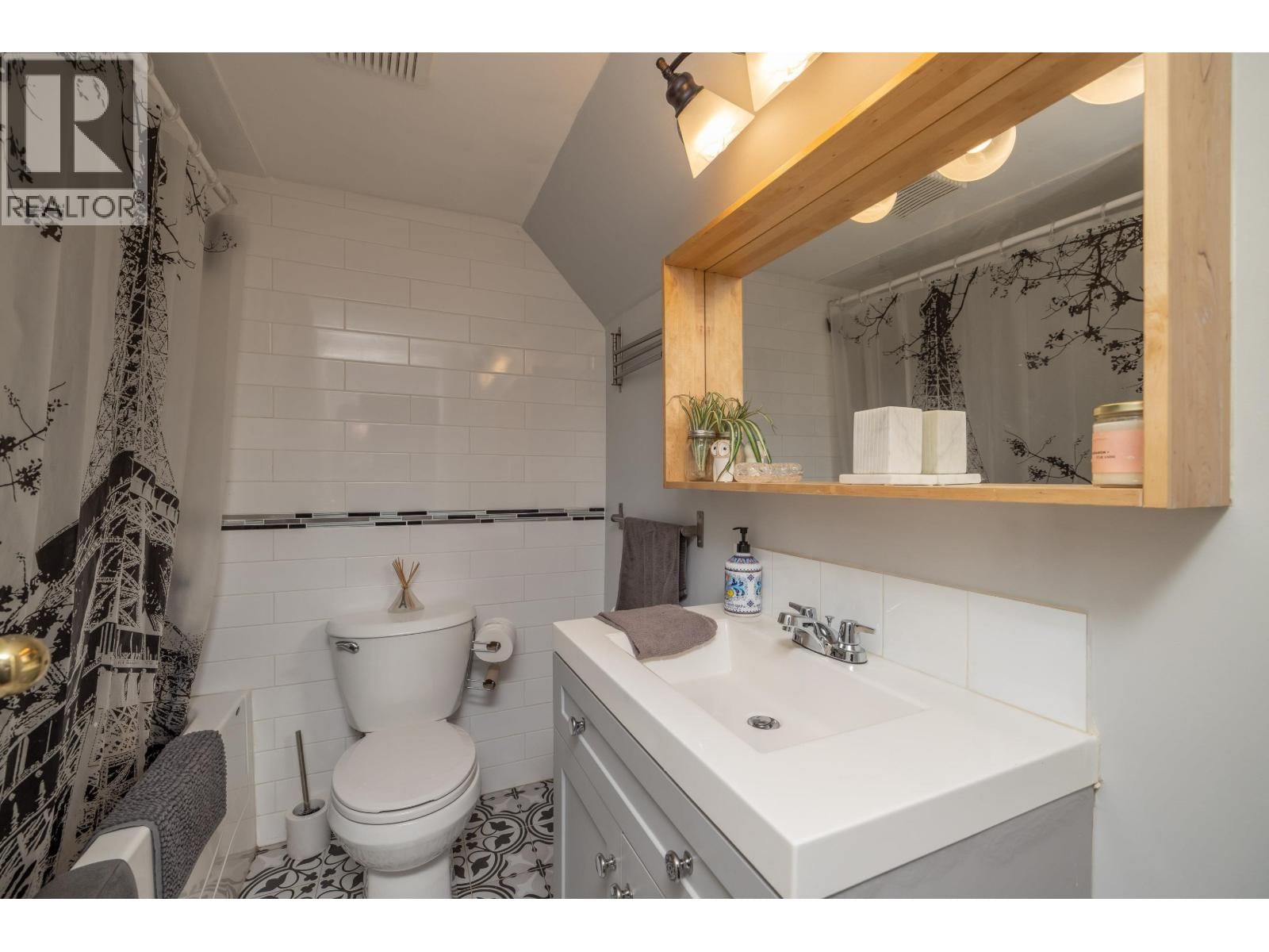 1119 CLOVERLEY STREET Image 24